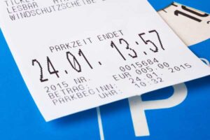 Je nach Parkzone ist ggf. ein Parkschein notwendig.